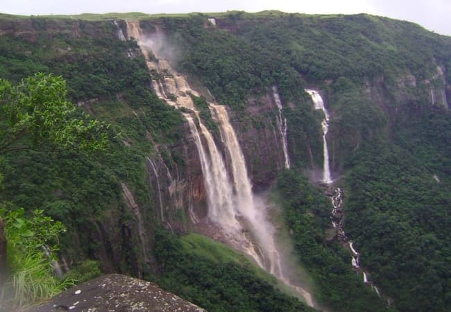 Biggest Waterfalls In India To Enjoy Your Summer Vacation 0593