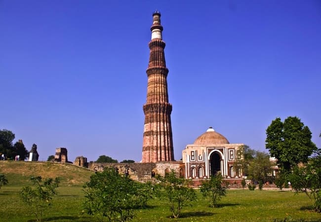 Qutub Minar- Best Places in Delhi